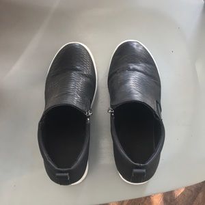 Black wedge shoes